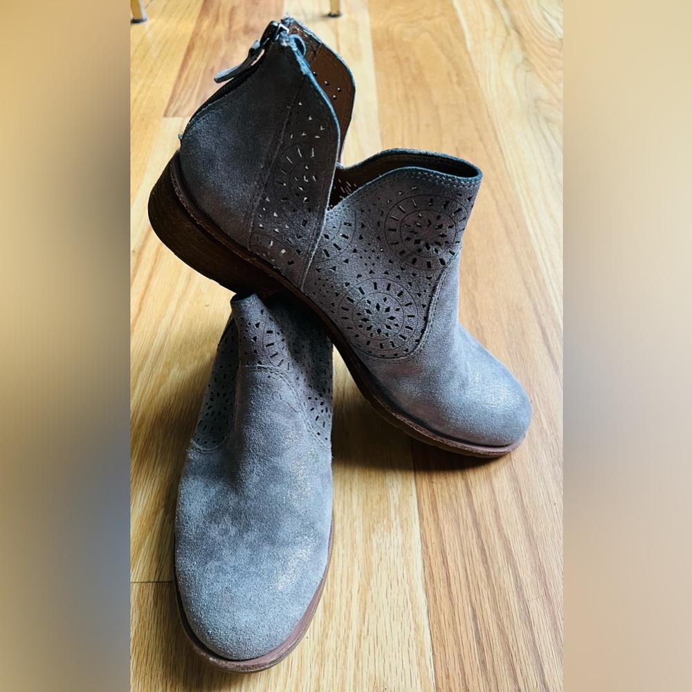 Sofft Metallic Smoke Booties, Size 10, EUC!